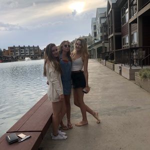 Meet your Posher, Lauren